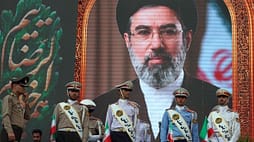 Udhëheqësi suprem i Iranit takohet me shefin ushtarak për 'masa të reja' Udhëheqësi suprem i Iranit takohet me shefin ushtarak për 'masa të reja'