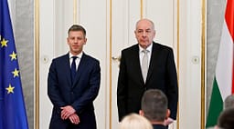 Kryeministri i Hungarisë paralajmëron sërish Presidentin: Nëse nuk jep dorëheqje, do të nis procedurat ligjore të shkarkimit Kryeministri i Hungarisë paralajmëron sërish Presidentin: Nëse nuk jep dorëheqje, do të nis procedurat ligjore të shkarkimit