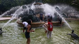 I nxehti ekstrem, rekord historik në Austri! Termometri i temperaturave shkon mbi 41 gradë Celcius, më e larta e të gjitha kohërave! I nxehti ekstrem, rekord historik në Austri! Termometri i temperaturave shkon mbi 41 gradë Celcius, më e larta e të gjitha kohërave!