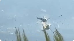 Përplasen dy helikopterë zjarrfikës gjatë operacionit për shuarjen e zjarreve në Greqi, katër të lënduar Përplasen dy helikopterë zjarrfikës gjatë operacionit për shuarjen e zjarreve në Greqi, katër të lënduar