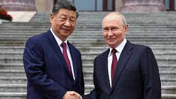 Xi Jinping i thotë Vladimir Putin se duhet të ndalet konflikti në Lindjen e Mesme, por jo ai në Ukrainë Xi Jinping i thotë Vladimir Putin se duhet të ndalet konflikti në Lindjen e Mesme, por jo ai në Ukrainë
