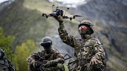 E rrethuar nga BE-ja: Pse Zvicra neutrale po investon fuqishëm në dronë dhe mbrojtje moderne E rrethuar nga BE-ja: Pse Zvicra neutrale po investon fuqishëm në dronë dhe mbrojtje moderne