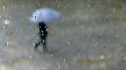 Meteorologët paralajmërojnë mot të paqëndrueshëm gjatë fundjavës, apelojnë për kujdes Meteorologët paralajmërojnë mot të paqëndrueshëm gjatë fundjavës, apelojnë për kujdes
