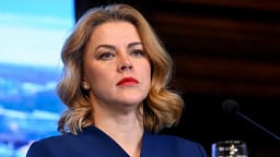 Kryeministrja e Letonisë jep dorëheqje pas debatit për dronët ukrainas që hynë gabimisht në territorin letonez Kryeministrja e Letonisë jep dorëheqje pas debatit për dronët ukrainas që hynë gabimisht në territorin letonez