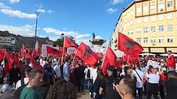 Arrijnë studentët shqiptarë nga RMV dhe rajoni, nis protesta në Shkup Arrijnë studentët shqiptarë nga RMV dhe rajoni, nis protesta në Shkup