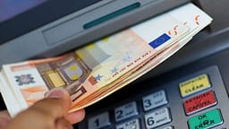 Rrogat rriten, por çmimet shtrenjtohen më shumë – Paga reale vlen 150 euro më pak se në 2020-ën Rrogat rriten, por çmimet shtrenjtohen më shumë – Paga reale vlen 150 euro më pak se në 2020-ën