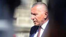 Kamberi prezanton rezolutën që dorëzoi në kuvendin serb për dënimin e krimeve të luftës në Kosovë Kamberi prezanton rezolutën që dorëzoi në kuvendin serb për dënimin e krimeve të luftës në Kosovë