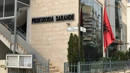 Shpërdorim detyre dhe ndërtime të paligjshme, Prokuroria e Sarandës lëshon 12 masat e arrestit ndaj policëve dhe biznesmenëve Shpërdorim detyre dhe ndërtime të paligjshme, Prokuroria e Sarandës lëshon 12 masat e arrestit ndaj policëve dhe biznesmenëve