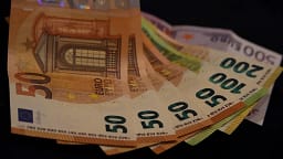 Çfarë ka mbetur nga një pagë prej 100,000 eurosh pas taksave në të gjithë Evropën? Çfarë ka mbetur nga një pagë prej 100,000 eurosh pas taksave në të gjithë Evropën?