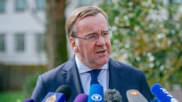 Ministri gjerman i Mbrojtjes i hedh poshtë pretendimet e Putinit se lufta do të përfundojë së shpejti duke e cilësuar si një tjetër mashtrim Ministri gjerman i Mbrojtjes i hedh poshtë pretendimet e Putinit se lufta do të përfundojë së shpejti duke e cilësuar si një tjetër mashtrim