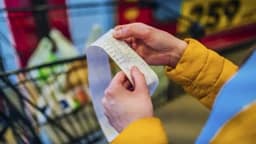 “Po marrim para borxh” – çmimet e larta rëndojnë jetën e qytetarëve në Kosovë “Po marrim para borxh” – çmimet e larta rëndojnë jetën e qytetarëve në Kosovë