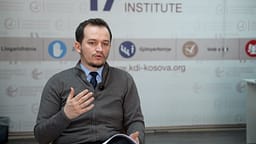 Cakolli: Vendimi për 2 milionë euro për linjat ajrore cenon garën zgjedhore Cakolli: Vendimi për 2 milionë euro për linjat ajrore cenon garën zgjedhore