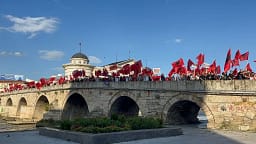 Mijëra protestues në Shkup, kërkohet zbatimi i gjuhës shqipe në institucionet e Maqedonisë së Veriut Mijëra protestues në Shkup, kërkohet zbatimi i gjuhës shqipe në institucionet e Maqedonisë së Veriut