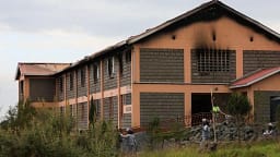 Arrestohen 8 nxënës pas zjarrit vdekjeprurës në një shkollë në Kenia Arrestohen 8 nxënës pas zjarrit vdekjeprurës në një shkollë në Kenia