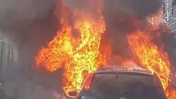 Një veturë u përfshi mbrëmë nga zjarri në Vrellë të Istogut Një veturë u përfshi mbrëmë nga zjarri në Vrellë të Istogut