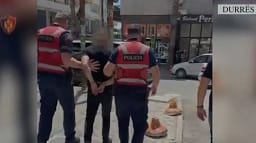 Dy operacione në 24 orë, Policia kap në Kavajë dhe Durrës dy persona të shpallur në kërkim ndërkombëtar Dy operacione në 24 orë, Policia kap në Kavajë dhe Durrës dy persona të shpallur në kërkim ndërkombëtar
