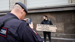 Nga Irani te Rusia, qeveritë po e shndërrojnë internetin në mjet kontrolli Nga Irani te Rusia, qeveritë po e shndërrojnë internetin në mjet kontrolli
