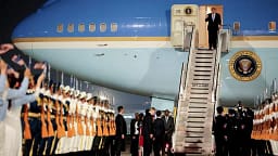 Trump mbërrin në Pekin Trump mbërrin në Pekin