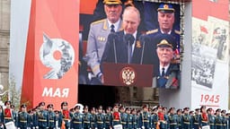 “Putini mbeti pa tanke për Ditën e Fitores: Lufta në Ukrainë zbuloi dobësinë e Kremlinit.” “Putini mbeti pa tanke për Ditën e Fitores: Lufta në Ukrainë zbuloi dobësinë e Kremlinit.”