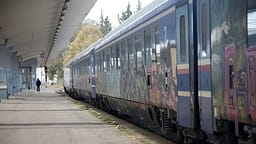 Treni përplas për vdekje një person në Selanik Treni përplas për vdekje një person në Selanik