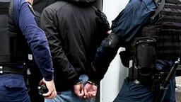 Arrestohen katër persona në Gjakovë për shitblerje të narkotikëve Arrestohen katër persona në Gjakovë për shitblerje të narkotikëve