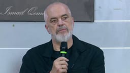 Rama “sy m’sy” me banorët e Zvërnecit: Investitorët e kanë blerë tokën ligjërisht Rama “sy m’sy” me banorët e Zvërnecit: Investitorët e kanë blerë tokën ligjërisht