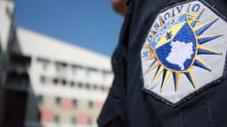 Arrestohet në Gjakovë një person i kërkuar nga gjykata, dërgohet në vuajtje të dënimit prej tre vitesh Arrestohet në Gjakovë një person i kërkuar nga gjykata, dërgohet në vuajtje të dënimit prej tre vitesh