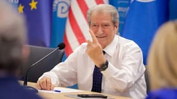 “Mbështesim investimin e huaj në Zvërnec, është tokë private”, Berisha: Sazanin e kam ofruar unë dhe Nano, hipokritët derdhin lot krokodili “Mbështesim investimin e huaj në Zvërnec, është tokë private”, Berisha: Sazanin e kam ofruar unë dhe Nano, hipokritët derdhin lot krokodili
