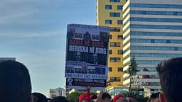 Dita 15 e protestës, qytetarët kërkojnë largimin e Ramës Dita 15 e protestës, qytetarët kërkojnë largimin e Ramës