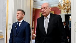 Kryeministri hungarez kërcënon të shkarkojë presidentin e epokës së Orbán Kryeministri hungarez kërcënon të shkarkojë presidentin e epokës së Orbán