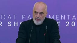 Ironizon Rama: Protestues nga Kosova e Maqedonia po vijnë për ta shpëtuar Shqipërinë Ironizon Rama: Protestues nga Kosova e Maqedonia po vijnë për ta shpëtuar Shqipërinë