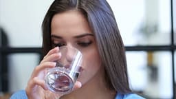 9 raste kur nuk duhet të pini ujë 9 raste kur nuk duhet të pini ujë