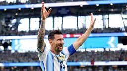 Messi nuk ndalet, vendos një tjetër rekord botëror që e çon në majat e futbollit Messi nuk ndalet, vendos një tjetër rekord botëror që e çon në majat e futbollit