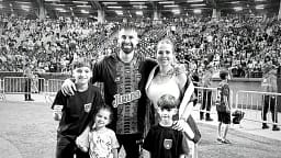 Bota e futbollit në zi: Futbollisti argjentinas humb familjen në tërmetin shkatërrues Bota e futbollit në zi: Futbollisti argjentinas humb familjen në tërmetin shkatërrues