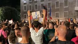 Mbyllet pas më shumë se tre orësh protesta e katërt në Tiranë kundër Zvërnecit Mbyllet pas më shumë se tre orësh protesta e katërt në Tiranë kundër Zvërnecit
