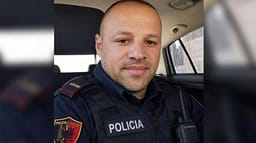 Vdiq në krye të detyrës, polici do të varroset në vendlindje pasi familja refuzoi varrimin në Varrezat e Dëshmorëve Vdiq në krye të detyrës, polici do të varroset në vendlindje pasi familja refuzoi varrimin në Varrezat e Dëshmorëve