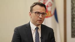 Beogradi u dikton votën serbëve në Kosovë, e trajton Listën Serbe si “lidhjen e kërthizës” me Serbinë, Petkoviq e etiketon opoziten serbe si armike Beogradi u dikton votën serbëve në Kosovë, e trajton Listën Serbe si “lidhjen e kërthizës” me Serbinë, Petkoviq e etiketon opoziten serbe si armike
