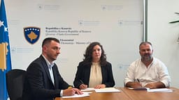 Nënshkruhet marrëveshje 700 mijë euro për furnizim më të mirë me ujë të pijshëm në Pejë Nënshkruhet marrëveshje 700 mijë euro për furnizim më të mirë me ujë të pijshëm në Pejë