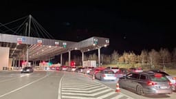 Përditësohen të dhënat për gjendjen në kufi, deri në 15 minuta pritje për të hyrë në vend dhe jo më shumë se 30 për të dalë nga Kosova Përditësohen të dhënat për gjendjen në kufi, deri në 15 minuta pritje për të hyrë në vend dhe jo më shumë se 30 për të dalë nga Kosova
