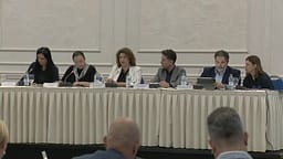 Ministria e Ambientit organizoi debat për leje të re mjedisore të fabrikës së çimentos USJE Ministria e Ambientit organizoi debat për leje të re mjedisore të fabrikës së çimentos USJE