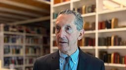 Profesori amerikan: Ngërçi politik po e dëmton Kosovën, liderët duhet të gjejnë konsensus Profesori amerikan: Ngërçi politik po e dëmton Kosovën, liderët duhet të gjejnë konsensus