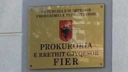 Kërkohej prej një muaji nga familjarët, Prokuroria Fier dërgon në gjyq për prostitucion brazilianen dhe tutorin e saj Kërkohej prej një muaji nga familjarët, Prokuroria Fier dërgon në gjyq për prostitucion brazilianen dhe tutorin e saj