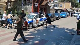 Pas gurëve drejt efektivëve, protestuesit shkatërrojnë makinën e policisë Pas gurëve drejt efektivëve, protestuesit shkatërrojnë makinën e policisë