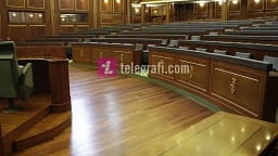 Deputetët e opozitës do të jenë në seancën e 6 gushtit , por jo të gjithë mbështesin Haxhiun Deputetët e opozitës do të jenë në seancën e 6 gushtit , por jo të gjithë mbështesin Haxhiun