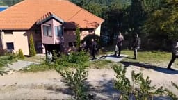 Aksion në zonën e Ujmanit, policia asiston “Ibër-Lepencin” për lirimin e pronës së uzurpuar Aksion në zonën e Ujmanit, policia asiston “Ibër-Lepencin” për lirimin e pronës së uzurpuar