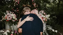 Taylor Swift dhe Travis Kelce kurorëzohen në fshehtësi, përpara dasmës madhështore Taylor Swift dhe Travis Kelce kurorëzohen në fshehtësi, përpara dasmës madhështore