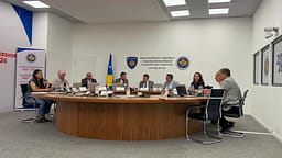 Pas certifikimit të rezultateve, partive u bëhet thirrje të mos humbin kohë për formimin e institucioneve Pas certifikimit të rezultateve, partive u bëhet thirrje të mos humbin kohë për formimin e institucioneve