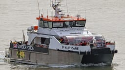 Mbi 150 emigrantë shpëtohen pasi varka merr flakë në Kanalin Anglez Mbi 150 emigrantë shpëtohen pasi varka merr flakë në Kanalin Anglez