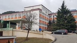 Gjetja e fetusit në lavatriçe në Spitalin e Pejës, familja kërkon kaq euro kompensim Gjetja e fetusit në lavatriçe në Spitalin e Pejës, familja kërkon kaq euro kompensim