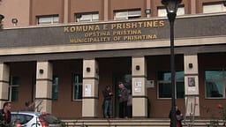 Nga sot ndryshon regjimi i qarkullimit në rrugën “Tirana” në lagjen Lakrishtë Nga sot ndryshon regjimi i qarkullimit në rrugën “Tirana” në lagjen Lakrishtë